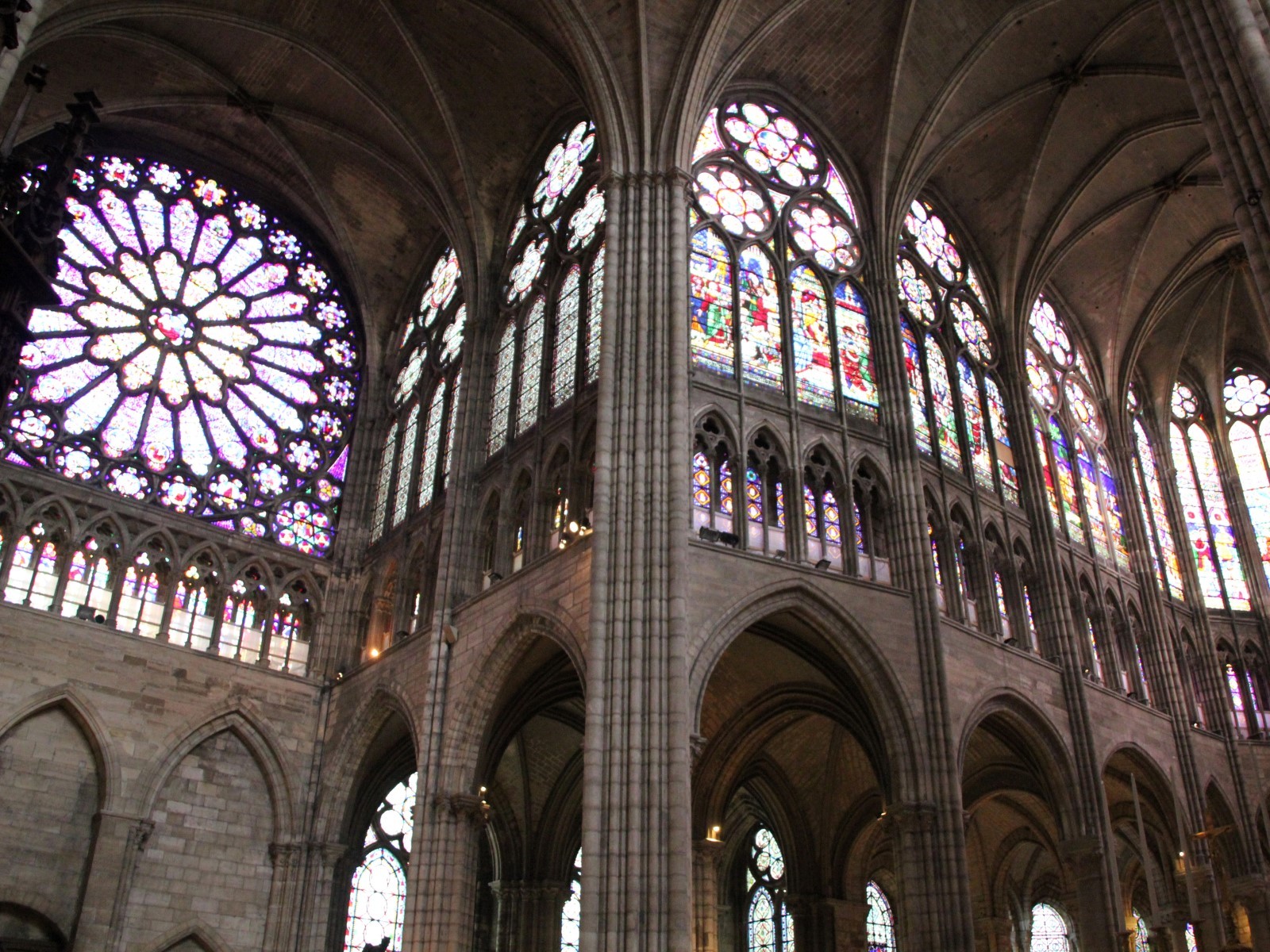 Basilique-St-Denis-inside - Aime Paris